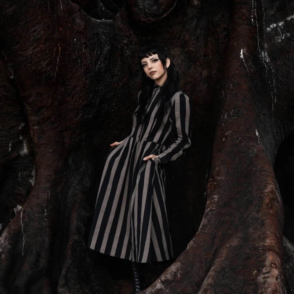 Lively Ghosts Grave Familiar dress